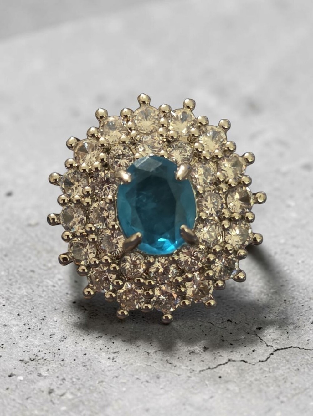 Sassified Boutique Nwt Blue Halo Cocktail Ring with Clear Crystal Accents